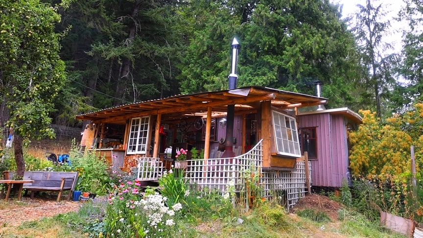 Bydlení v úžasném malém domě s nejlepším uspořádáním, který si sami postavili